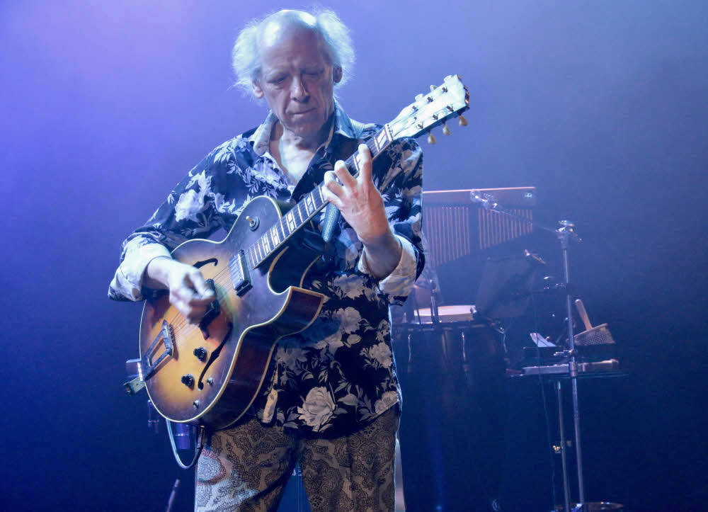 Pete Oxley looking rather serious as he stares at his left-hand fingers on his guitar